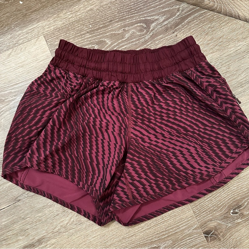 maroon and black lululemon shorts size 4